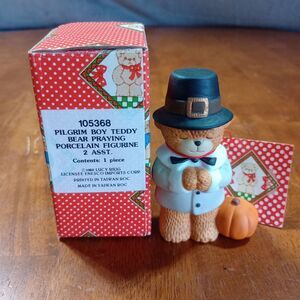 Lucy & Me Pilgrim Bear Praying Thanksgiving Feast‎ Pumpkin Enesco Lucy Rigg